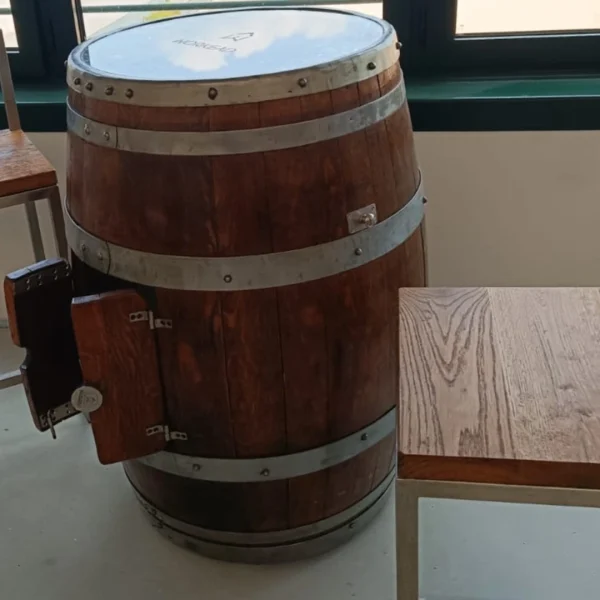 Barrique di arredo originale e personalizzabile con proiezione logo Plafon - immagine 3