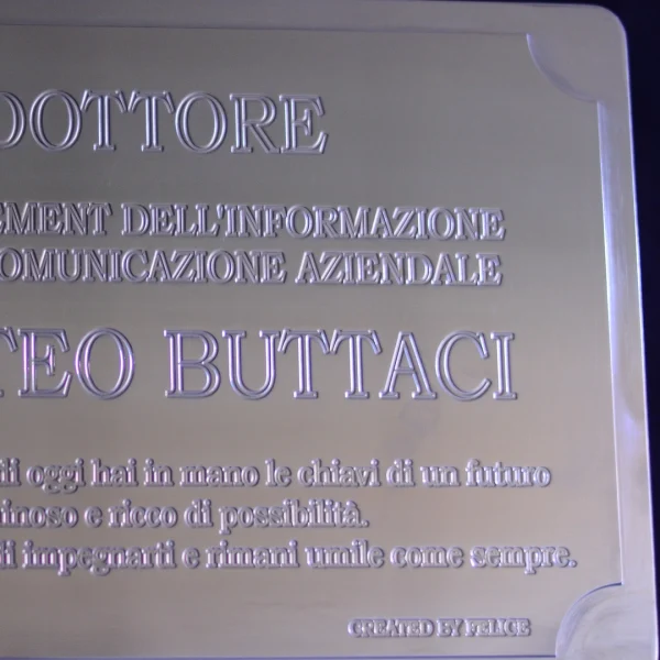 Targa alluminio personalizzata con incisione in bassorilievo - immagine 7