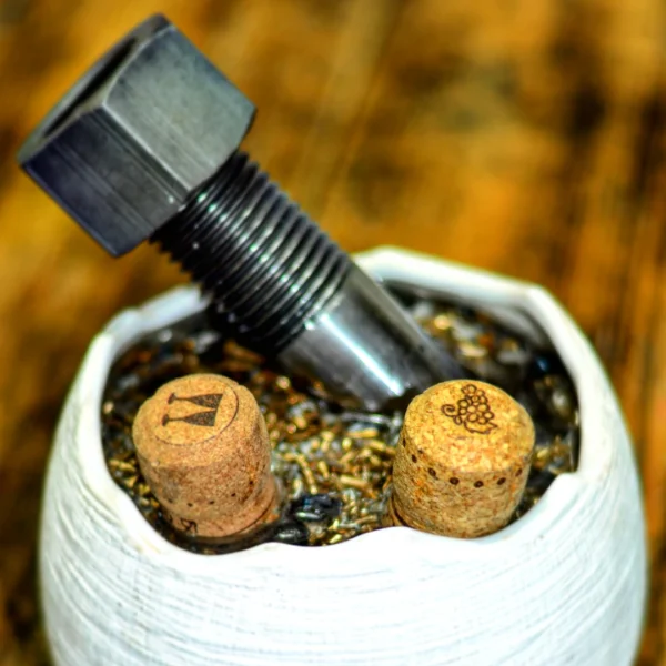 Fantasy – Vaso idea regalo con resina effetto acqua e dettagli meccanici - immagine 16