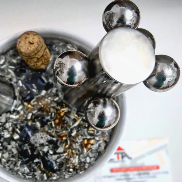 Fantasy – Vaso idea regalo con resina effetto acqua e dettagli meccanici - immagine 12