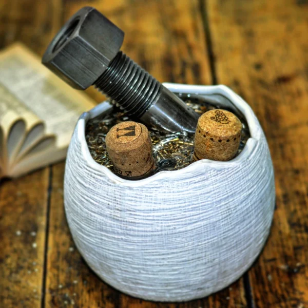 Fantasy – Vaso idea regalo con resina effetto acqua e dettagli meccanici - immagine 9