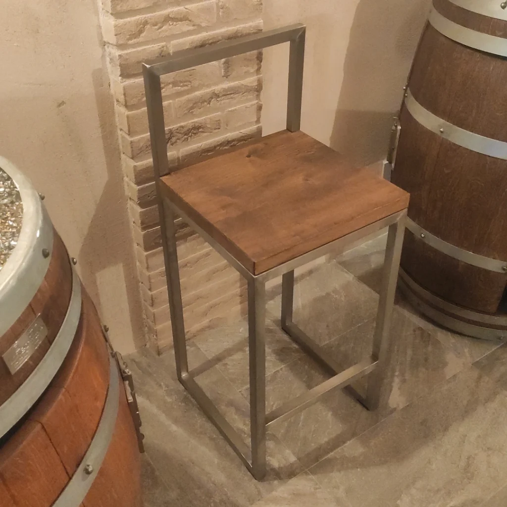 sgabello alto design enoteca