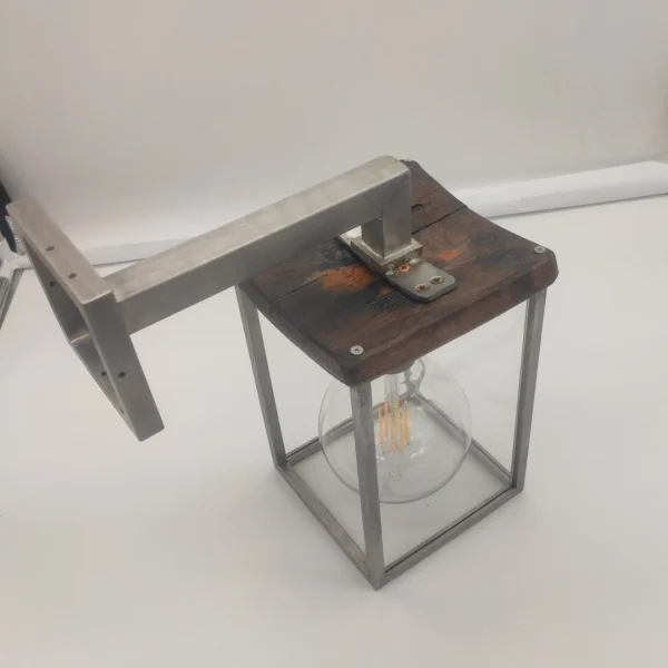 Flame – Applique legno barrique e acciaio dal design artigianale - immagine 3