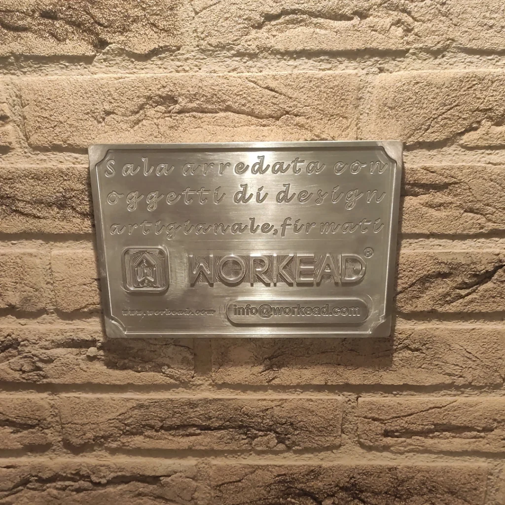 targa testo personalizzato altorilievo